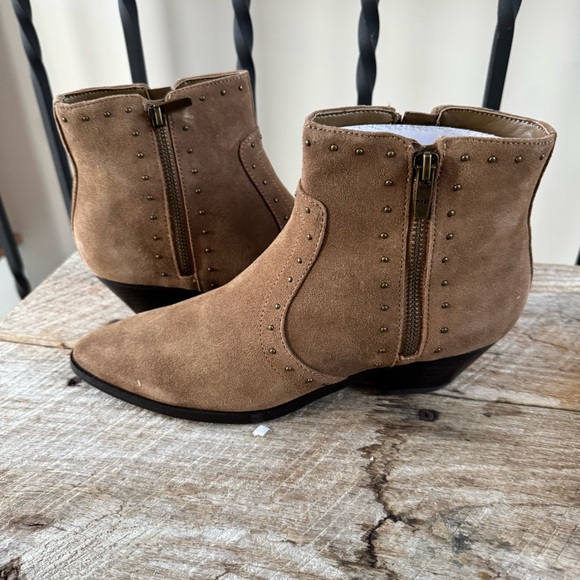 Marc Fisher Wanida Tan Suede leather western ankle boots pointed toe studs 8 - Picture 7 of 8